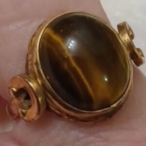 Tigers eye ring. 10k gold filled. ✨️